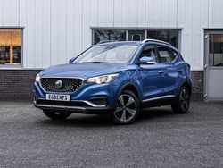 Blauw, metallic lak Gebruikt 2021 MG ZS Luxury Sedan | € 16.450 (Eerlijke prijs)