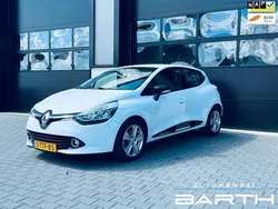 Wit Gebruikt 2014 Renault Clio IV Expression Hatchback | € 3.875 (Iets duurder)