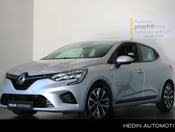Platiniumgrijs Gebruikt 2021 Renault Clio V Zen Hatchback | € 13.950 (Eerlijke prijs)