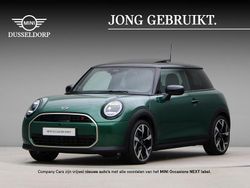 Groen Gebruikt 2025 Mini Cooper S Favoured Hatchback | € 42.300