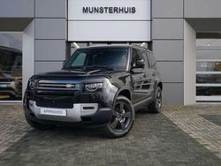 Santorini black (zwart metallic)zwart Gebruikt 2023 Land Rover Defender SE SUV | € 82.950 (Eerlijke prijs)