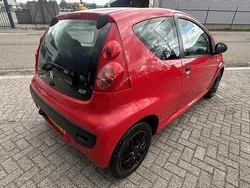 Rood Gebruikt 2010 Peugeot 107 Hatchback | € 1.700 (Super prijs)