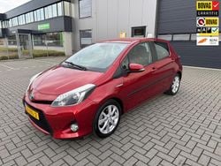 Rood Gebruikt 2012 Toyota Yaris Hybrid Hatchback | € 9.999 (Iets duurder)