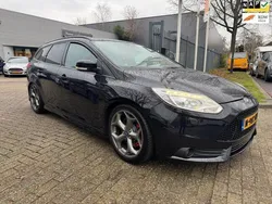 Zwart Gebruikt 2012 Ford Focus ST Stationwagen | € 11.899 (Goede deal)