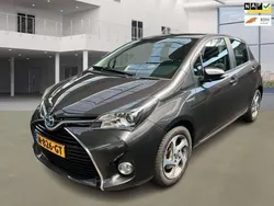 Grijs, metallic lak Gebruikt 2014 Toyota Yaris Hybrid Hatchback | € 8.999 (Eerlijke prijs)