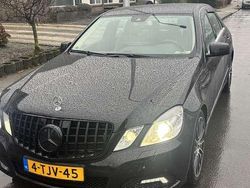 Zwart Gebruikt 2009 Mercedes E200 Avantgarde Sedan | € 10.500 (Duur)