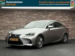 Grijs, metallic lak Gebruikt 2019 Lexus IS300h Business Edition Sedan | € 22.900 (Eerlijke prijs)