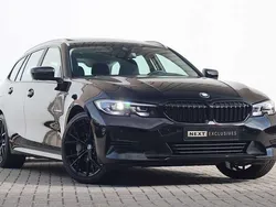 Zwart Gebruikt 2021 BMW 330e Stationwagen | € 33.950 (Goede deal)