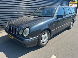 Zwart Gebruikt 1998 Mercedes 240 Avantgarde | € 995