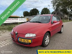 Rood Gebruikt 2002 Alfa Romeo 147 Progression Hatchback | € 799 (Super prijs)
