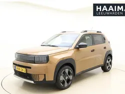 Bruin Nieuw 2025 Fiat Grande Panda La Prima SUV | € 29.950