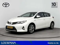 Wit Gebruikt 2014 Toyota Auris Hybrid Executive Hatchback | € 14.945 (Eerlijke prijs)