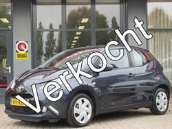 Blauw Gebruikt 2016 Toyota Aygo X-play Hatchback | € 9.900 (Goede deal)