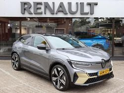 Grijs Gebruikt 2024 Renault Megane E-Tech Iconic Hatchback | € 37.750 (Duur)