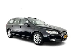 Black sapphire pearl (zwart metallic) Gebruikt 2015 Volvo V70 Comfort Stationwagen | € 7.645