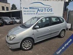 Grijs, metallic lak Gebruikt 2001 Renault Scénic MPV | € 747 (Eerlijke prijs)