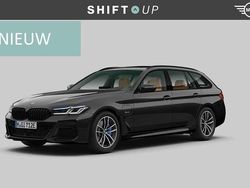 Zwart, metallic lak Gebruikt 2022 BMW 530e M Sport Stationwagen | € 41.940 (Eerlijke prijs)
