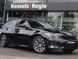 Zwart, metallic lak Gebruikt 2022 BMW 330 Sport Line Stationwagen | € 35.950 (Goede deal)