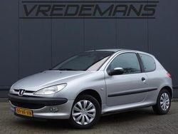 Grijs Gebruikt 2001 Peugeot 206 Hatchback | € 1.950 (Eerlijke prijs)