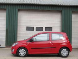 Rood Gebruikt 2010 Renault Twingo Authentique Hatchback | € 1.950 (Eerlijke prijs)