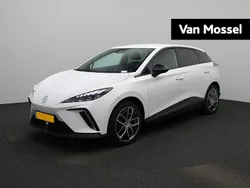 Wit Nieuw 2025 MG MG4 EV Luxury Hatchback | € 31.950 (Eerlijke prijs)