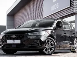 Zwart Gebruikt 2023 Ford Focus ST-Line Hatchback | € 27.510 (Eerlijke prijs)
