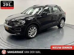 Zwart Gebruikt 2018 VW T-Roc Style SUV | € 17.950 (Eerlijke prijs)