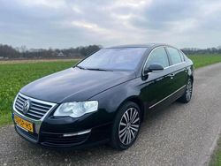 Zwart (metallic) Gebruikt 2006 VW Passat Highline Sedan | € 5.000 (Goede deal)