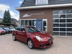 Rood Gebruikt 2012 Alfa Romeo Giulietta Distinctive Hatchback | € 5.500 (Goede deal)