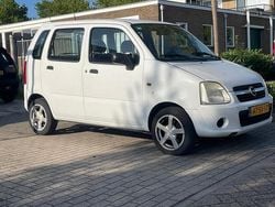 Wit Gebruikt 2006 Opel Agila Essentia Hatchback | € 1.000 (Goede deal)