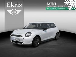 Wit Nieuw 2025 Mini Cooper SE Essential Hatchback | € 33.634 (Super prijs)