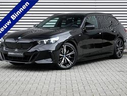 Zwart Gebruikt 2024 BMW 530e M Sport Stationwagen | € 64.900