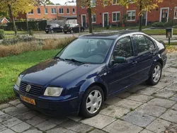 Blauw Gebruikt 2002 VW Bora Highline Sedan | € 1.200 (Eerlijke prijs)