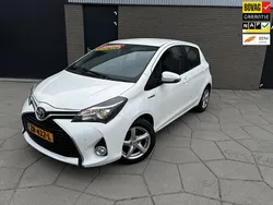 Wit Gebruikt 2017 Toyota Yaris Hybrid Trend Hatchback | € 14.995 (Eerlijke prijs)