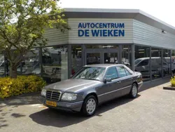 Grijs, metallic lak Gebruikt 1995 Mercedes E200 Sedan | € 9.945