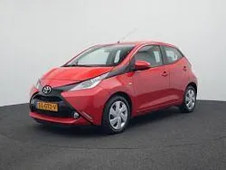 Rood Gebruikt 2018 Toyota Aygo X-play Hatchback | € 9.245 (Eerlijke prijs)