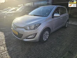 Grijs, metallic lak Gebruikt 2012 Hyundai i20 Hatchback | € 4.650 (Eerlijke prijs)