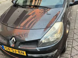 Grijs Gebruikt 2006 Renault Clio II Luxe Hatchback | € 2.300 (Eerlijke prijs)