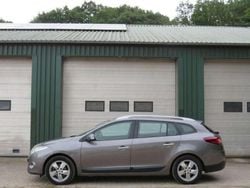 Grijs, metallic lak Gebruikt 2010 Renault Mégane III Dynamique Hatchback | € 4.950 (Eerlijke prijs)