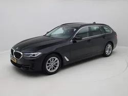 Zwart Gebruikt 2022 BMW 520 Stationwagen | € 36.950 (Goede deal)