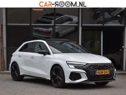 Wit Gebruikt 2023 Audi A3 Sportback Basis Hatchback | € 48.950 (Eerlijke prijs)