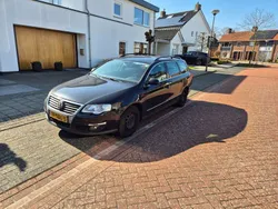 Zwart Gebruikt 2009 VW Passat Trendline Stationwagen | € 1.500 (Goede deal)