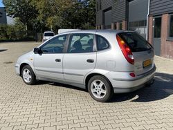 Grijs, metallic lak Gebruikt 2003 Nissan Almera Tino Comfort MPV | € 1.500 (Goede deal)