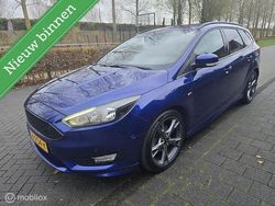 Blauw Gebruikt 2018 Ford Focus ST-Line Stationwagen | € 5.999 (Goede deal)