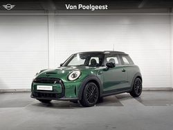 British racing green Gebruikt 2021 Mini Cooper Business Hatchback | € 19.900 (Eerlijke prijs)