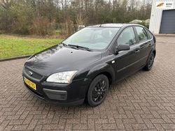 Zwart Gebruikt 2005 Ford Focus Trend Hatchback | € 1.499 (Eerlijke prijs)