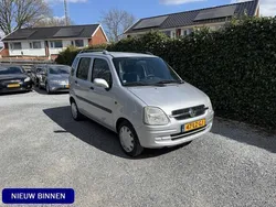 Grijs, metallic lak Gebruikt 2003 Opel Agila Color Edition Hatchback | € 1.245 (Eerlijke prijs)