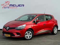 Rood (metallic) Gebruikt 2017 Renault Clio IV Zen Hatchback | € 9.980 (Iets duurder)