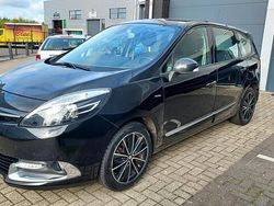 Zwart Gebruikt 2013 Renault Grand Scénic III Bose Edition MPV | € 6.250 (Eerlijke prijs)