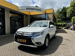 Wit, metallic lak Gebruikt 2016 Mitsubishi Outlander Edition SUV | € 16.995 (Goede deal)
